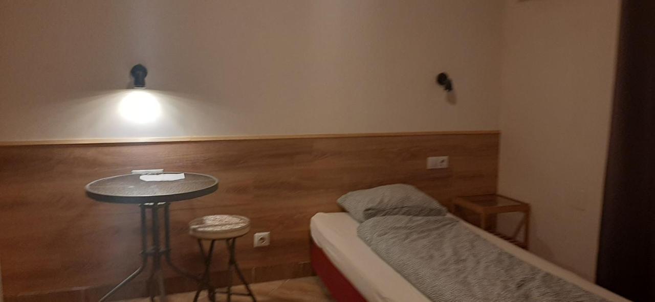 Apartman Vorosmarty Appartement Boedapest Buitenkant foto