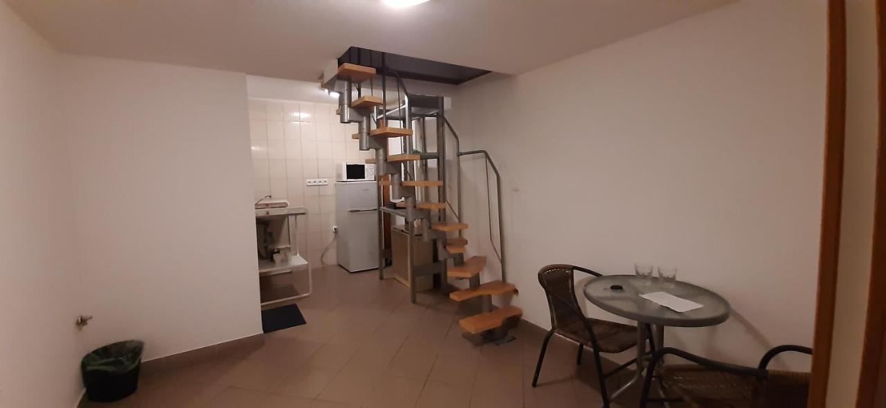 Apartman Vorosmarty Appartement Boedapest Buitenkant foto